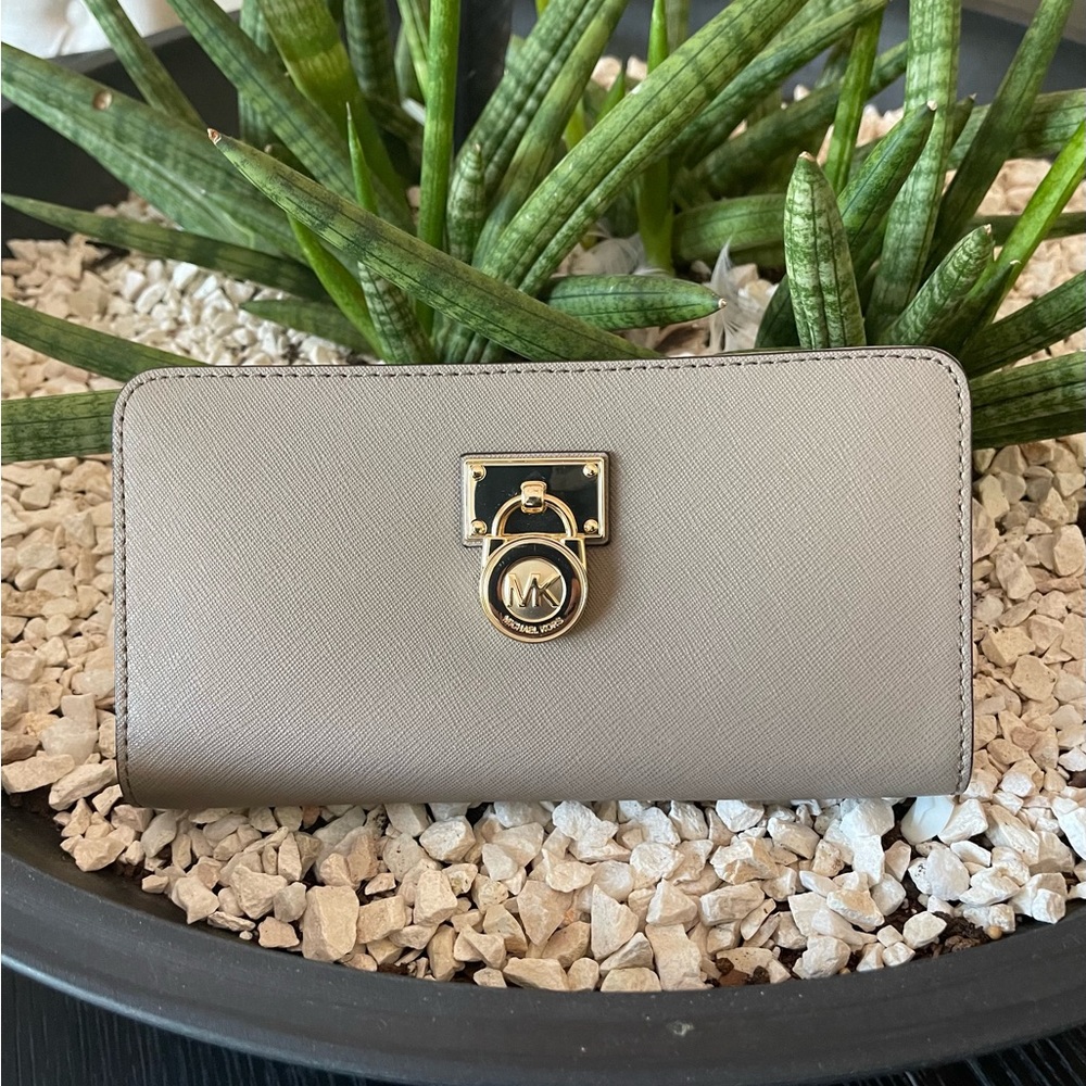 Micheal Kors Gray Hamilton Large Wallet